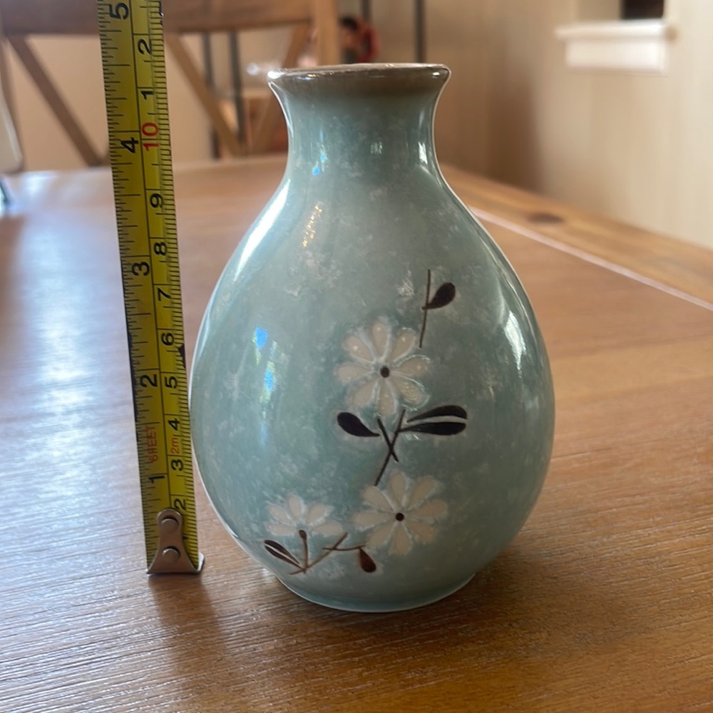 Vintage IchiJapan small porcelain bud vase 5” high.